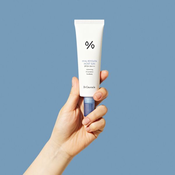 Увлажняющий солнцезащитный крем с гиалуроновой кислотой SPF 50/PA++++ Dr.Ceuracle HYAL REYOUTH MOIST SUN 11209 фото