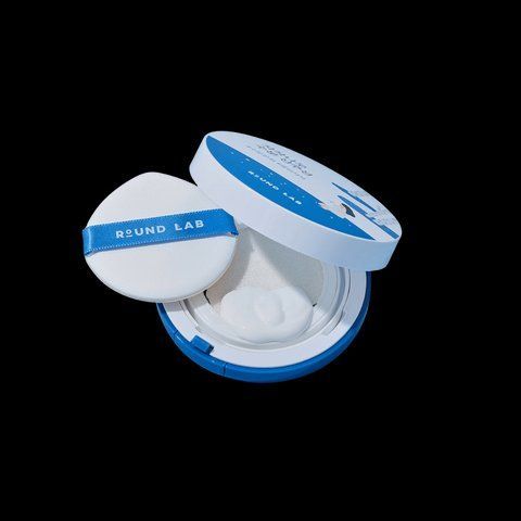 Сонцезахисний кушон з березовим соком ROUND LAB Birch Juice Moisturizing Sun Cushion 02959 фото