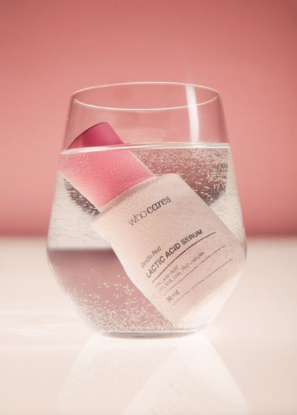 Несмывающаяся сыворотка-пилинг с молочной кислотой Who Cares Gentle Peel Lactic Acid Serum 14318 фото