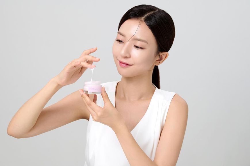Зміцнювальний крем для шкіри навколо очей Dr. Ceuracle Vegan Active Berry Firming Eye Cream 12932 фото