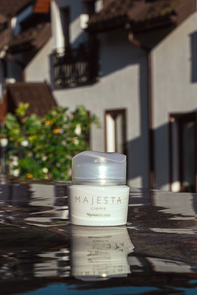 Крем антивозрастной для увлажнения кожи Majesta Cr&egrave;me 13690 фото
